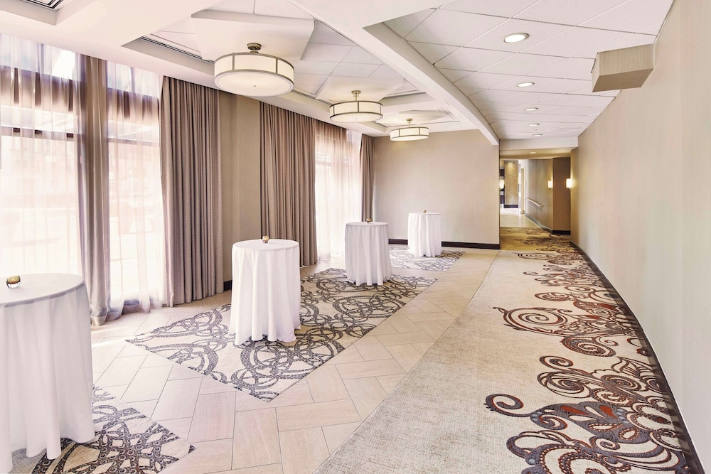 Embassy Suites by Hilton Alexandria Old Town - photo 54