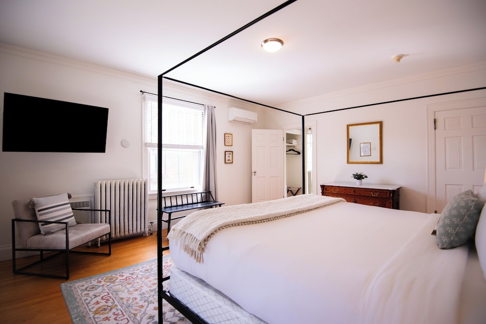 Hearthside Inn - photo 40