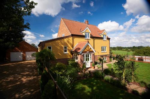 Sunset House Bed and Breakfast — 5-Star Luxury Hotel in Swaffham, United Kingdom