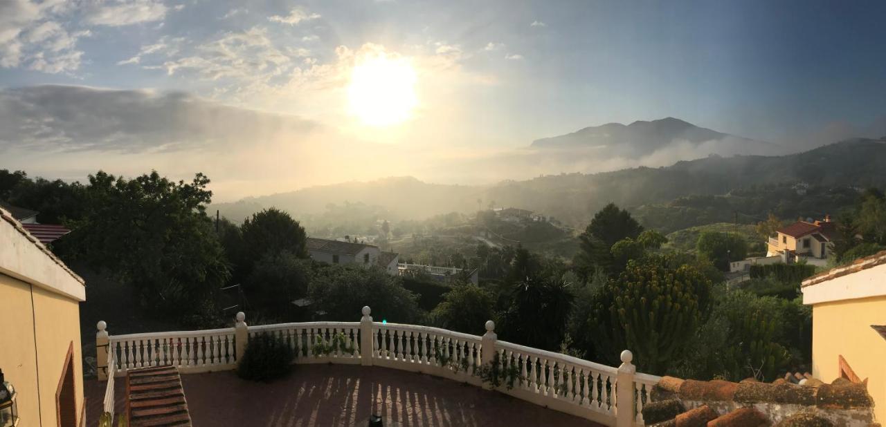 Studio Views Apartment Cortijo Fruitful Hills — 4-Star Luxury Hotel in Coin, Spain