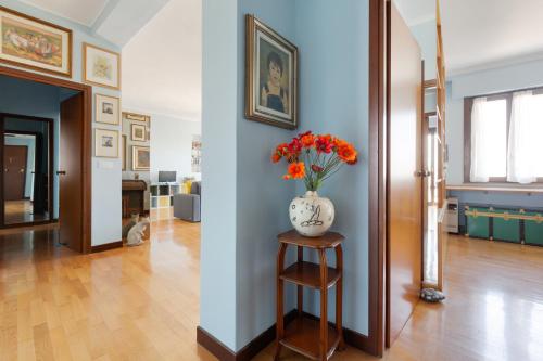 GuestHost Milano Roomy Apt with all comfort Metro M4 Linate — 4-Star Luxury Hotel in Milan, Italy