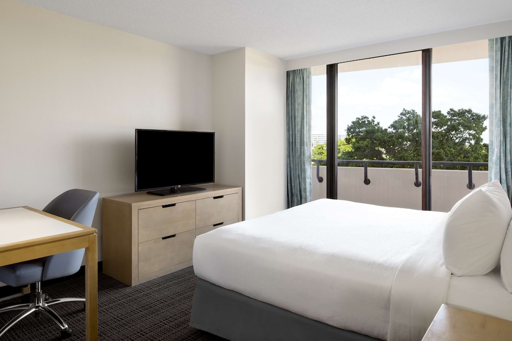 Embassy Suites by Hilton Tampa Airport Westshore - photo 22