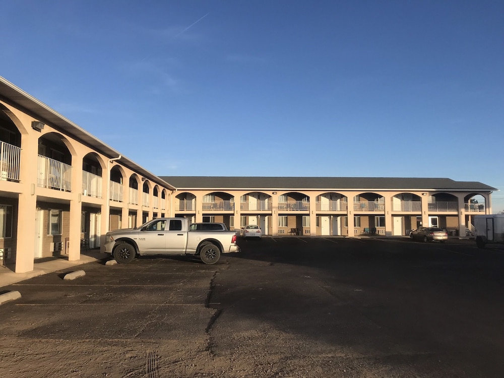 Four Corners Inn - photo 2