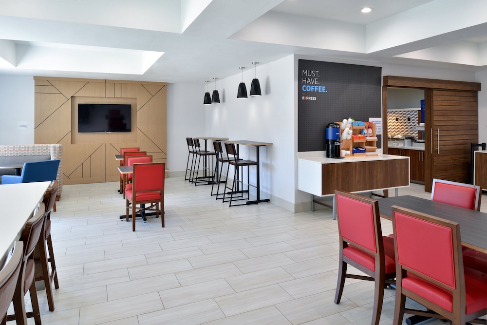 Holiday Inn Express & Suites Carthage by IHG - photo 62