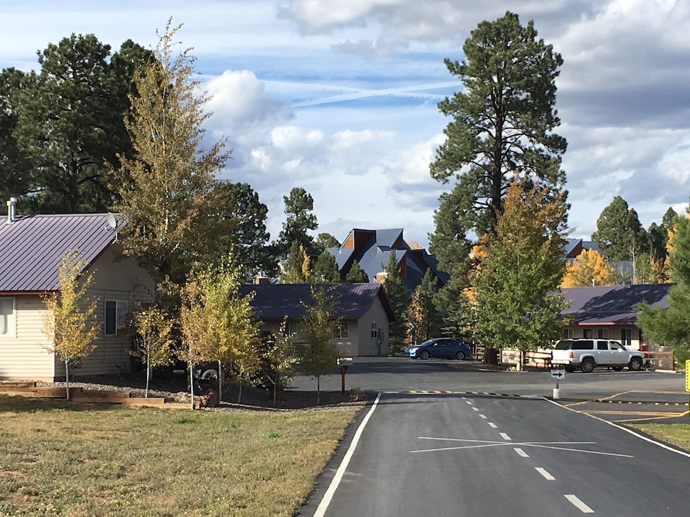 Mountain Landing Suites & RV Park - photo 12