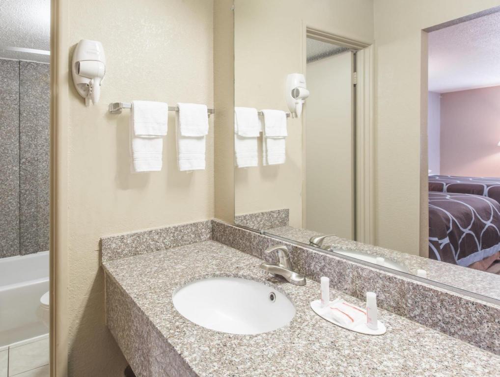 Super 8 by Wyndham Caryville TN - photo 26