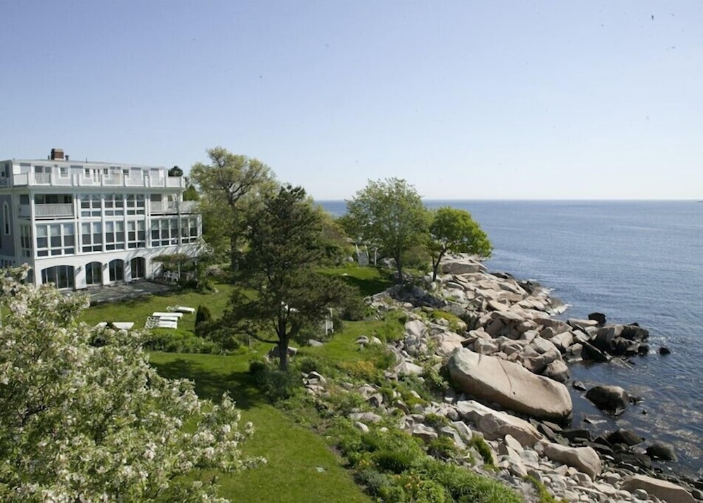 The Yankee Clipper Inn - carbon neutral hotel in Rockport