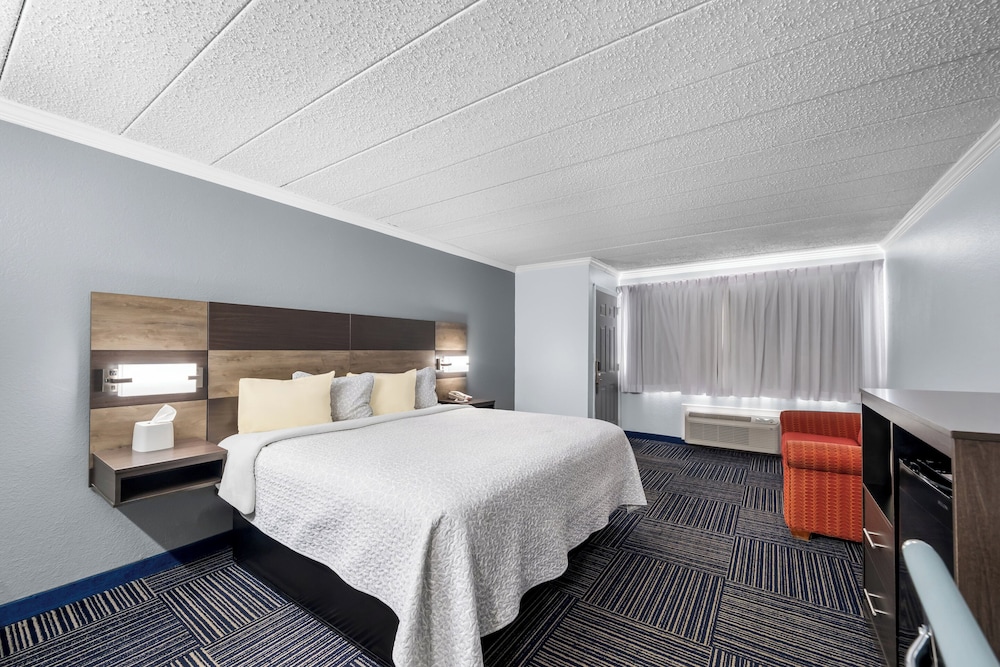 Admiralty Inn & Suites a Red Collection Hotel - photo 23