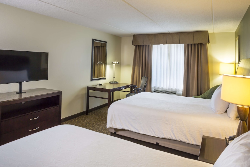 Hilton Garden Inn Hampton Coliseum Central - photo 11