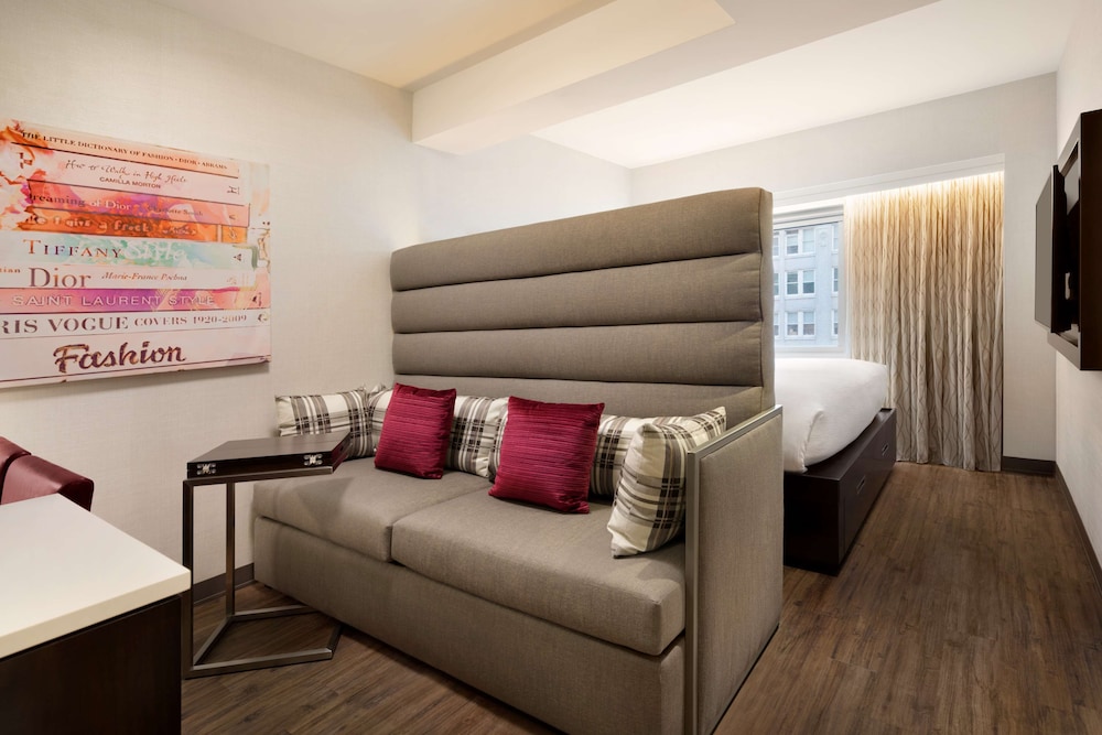 Embassy Suites by Hilton New York Manhattan Times Square - photo 35