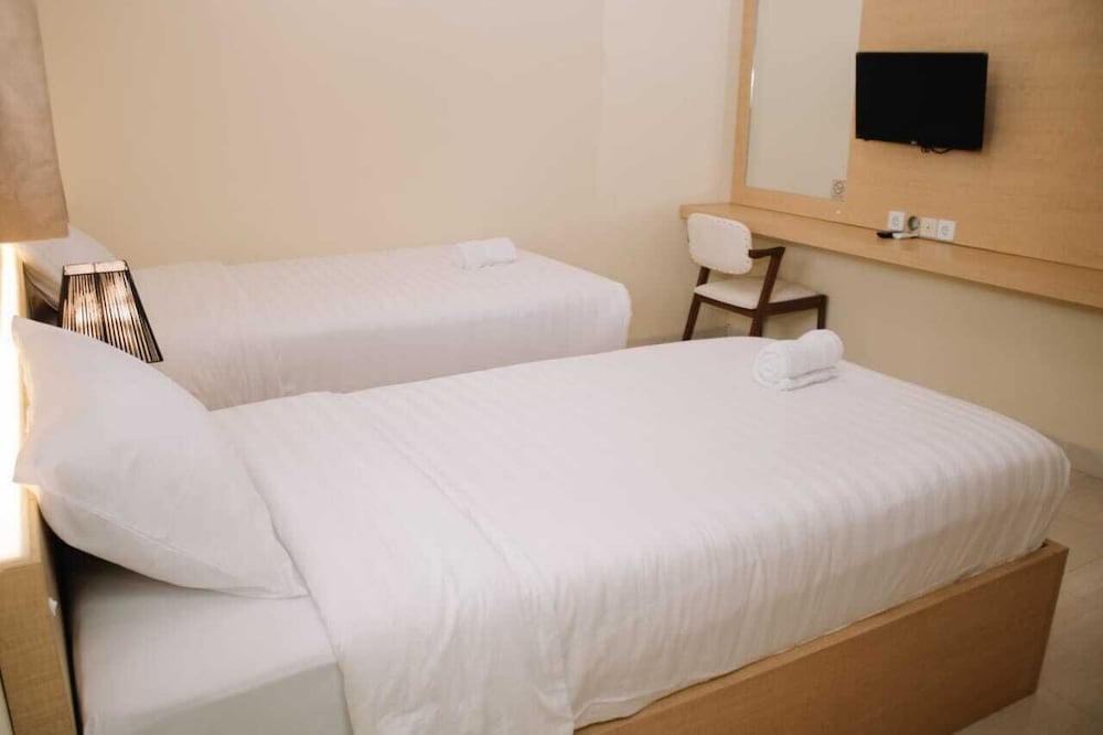 Merlin Hotel — hotel in Maumere
