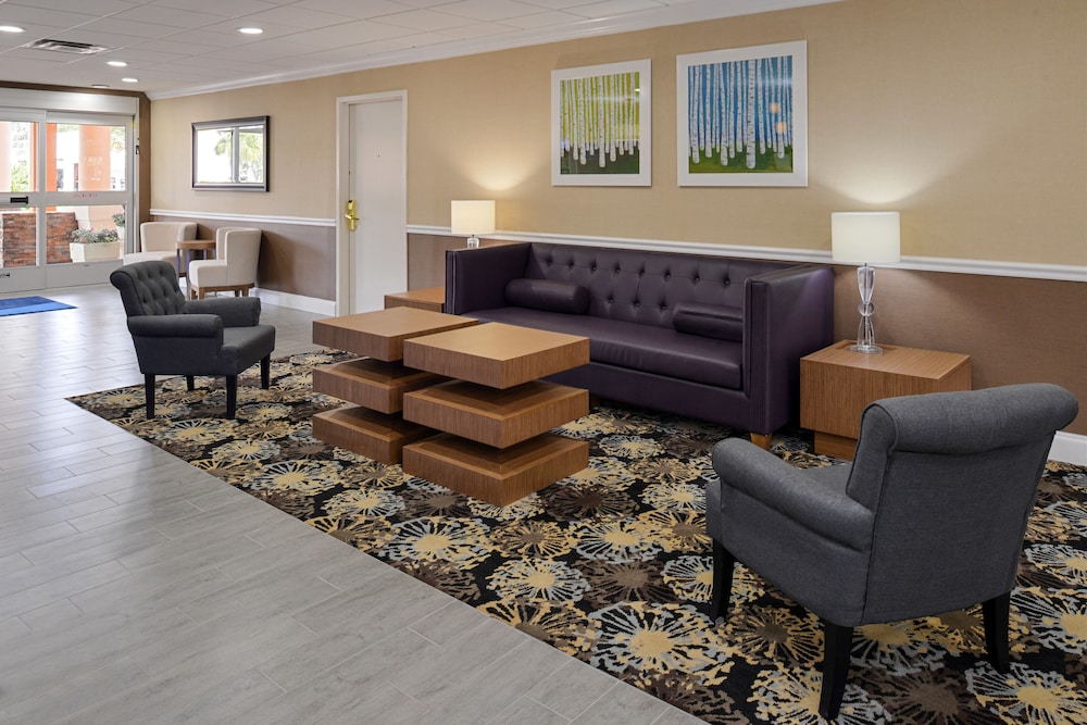 Holiday Inn Express & Suites Naples North Bonita Springs by IHG - photo 57