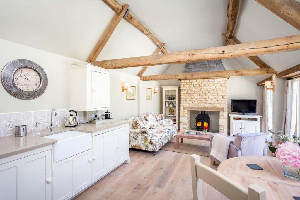 Clematis cottage — 4-Star Luxury Hotel in Cheltenham, United Kingdom