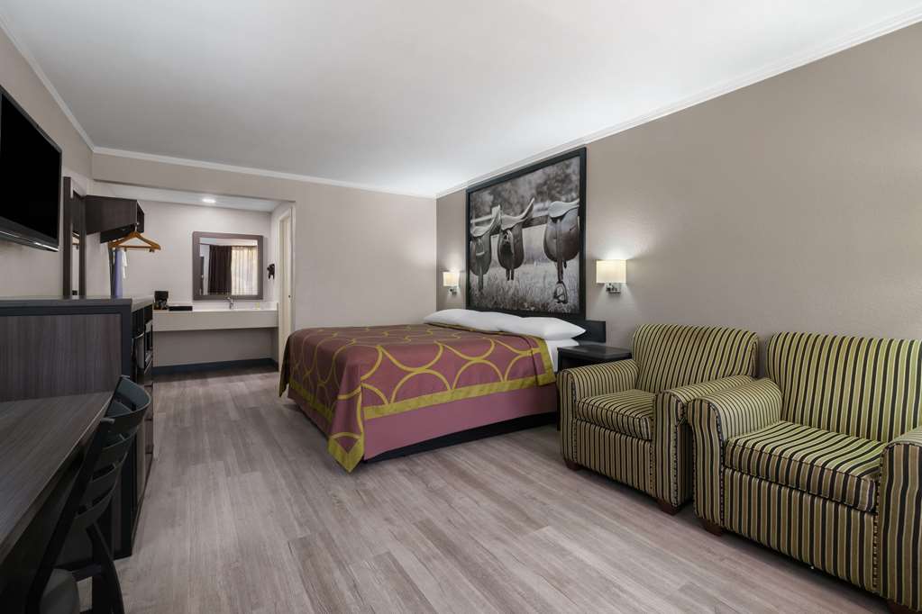 Super 8 by Wyndham Longview North - photo 8