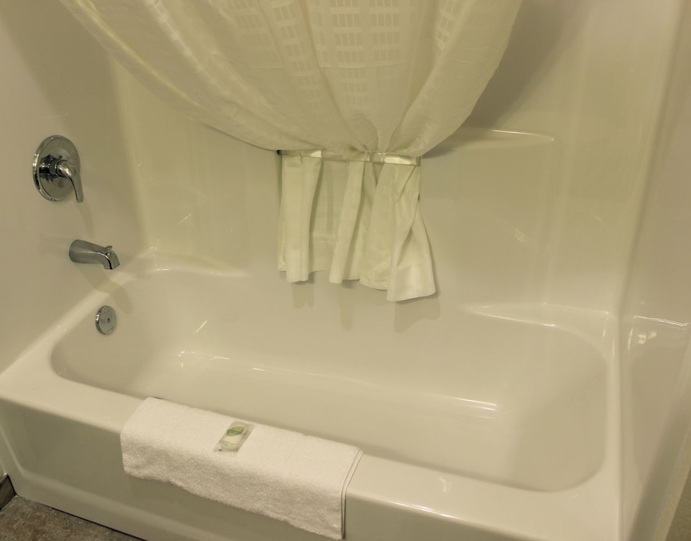 Cobblestone Inn & Suites Lamoni - photo 23