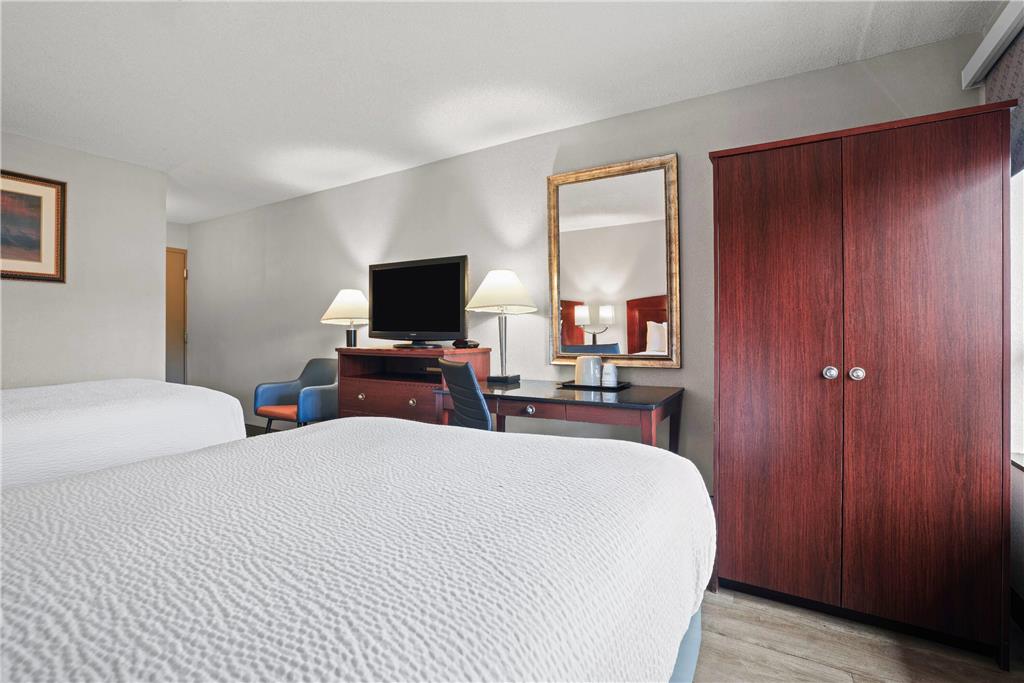 Days Inn by Wyndham Utica - photo 12