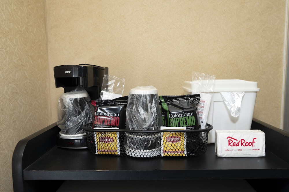 Red Roof Inn & Suites Newark University - photo 5