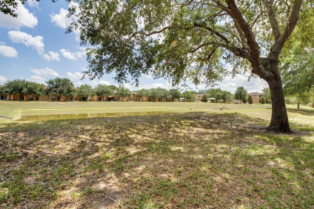 9 Mi to Disney Resort Townhome with Private Patio - photo 9