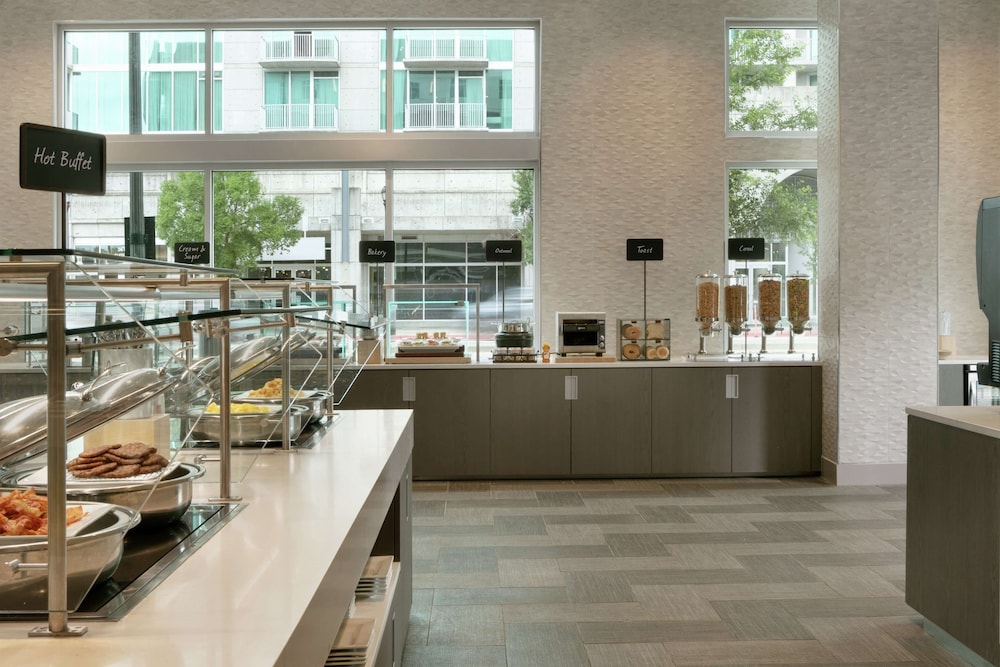 Embassy Suites by Hilton Atlanta Midtown - photo 31
