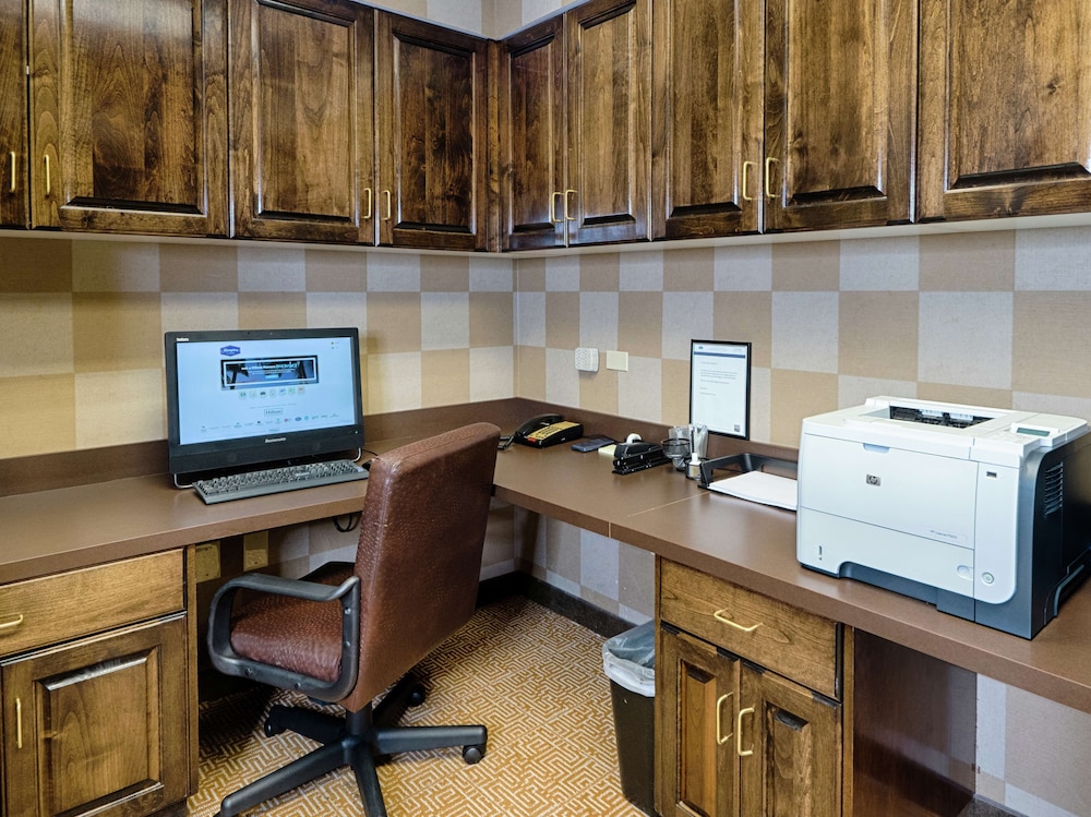 Hampton Inn Spring Lake Fayetteville - photo 78