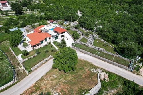 Villa Smajo — 4-Star Luxury Hotel in Dugopolje, Croatia