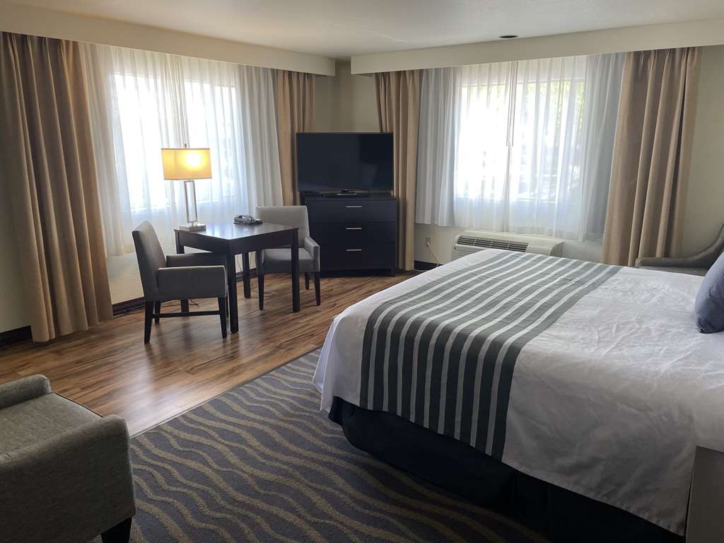 Best Western Plus Edmonds Harbor Inn - photo 27