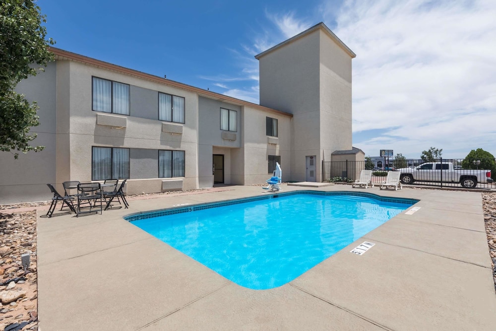 Super 8 by Wyndham Midland - photo 12