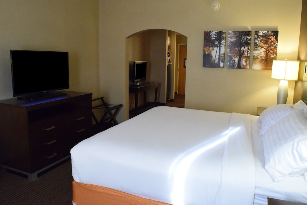 Holiday Inn Express Hotel & Suites Watertown Thousand Island by IHG - photo 9