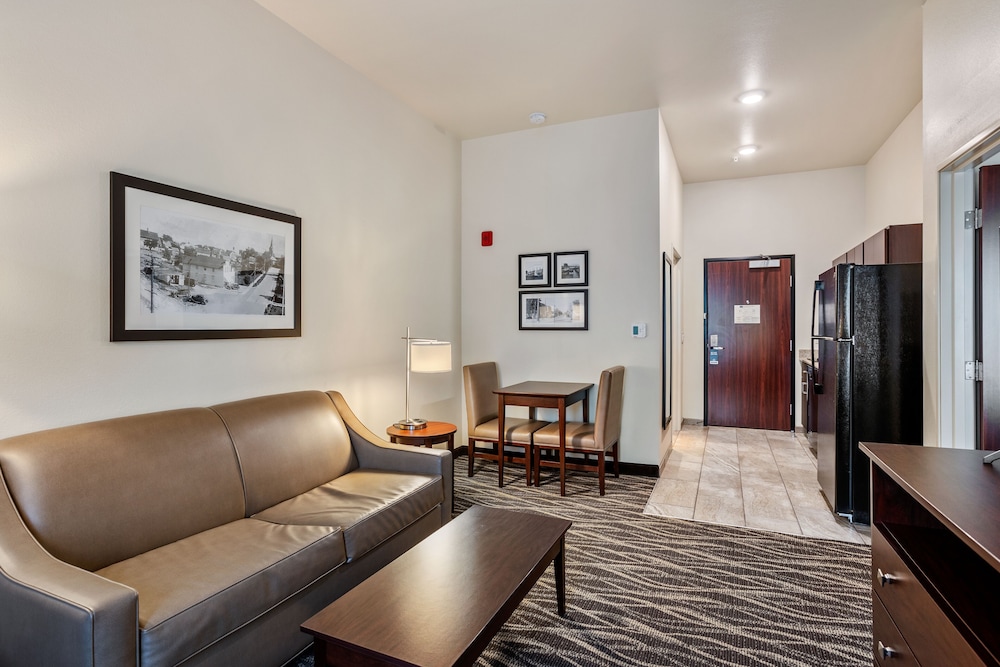 Cobblestone Hotel & Suites Little Chute - photo 9
