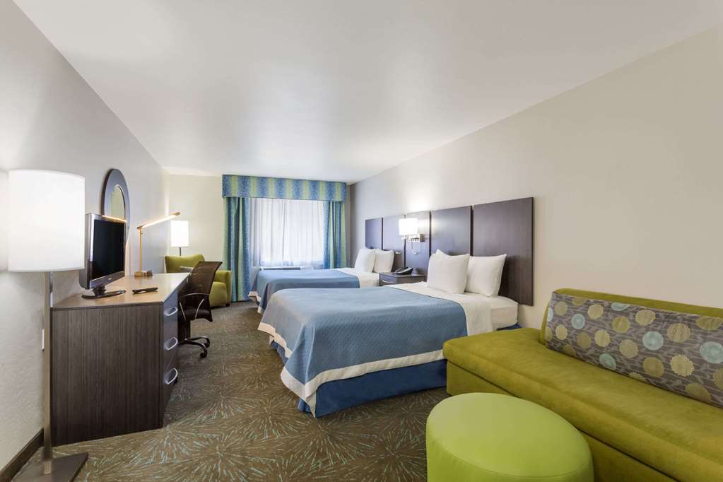 Days Inn & Suites by Wyndham East Flagstaff - photo 12