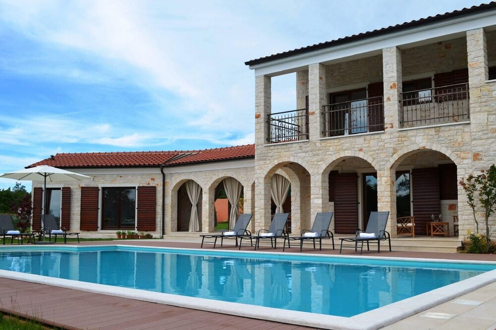 Villa Dubravka — 5-Star Luxury Hotel in Tinjan, Croatia