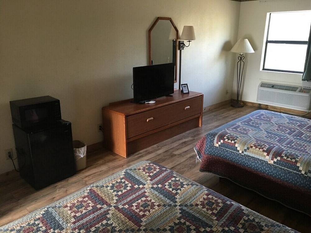 Whispering Creek Lodging & RV Resort - photo 5