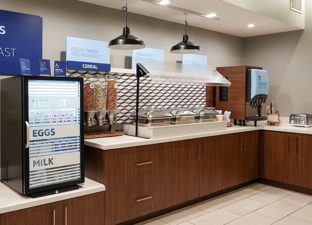 Holiday Inn Express & Suites Dallas Southwest Cedar Hill by IHG - photo 37