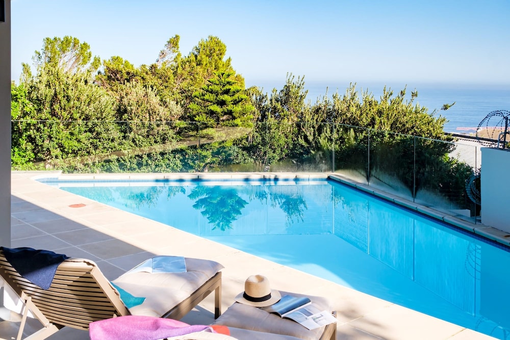 Shakawe Villa — 4-Star Luxury Hotel in Cape Town, South Africa