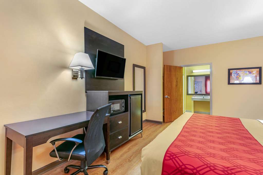 Econo Lodge Northport Tuscaloosa North - photo 14