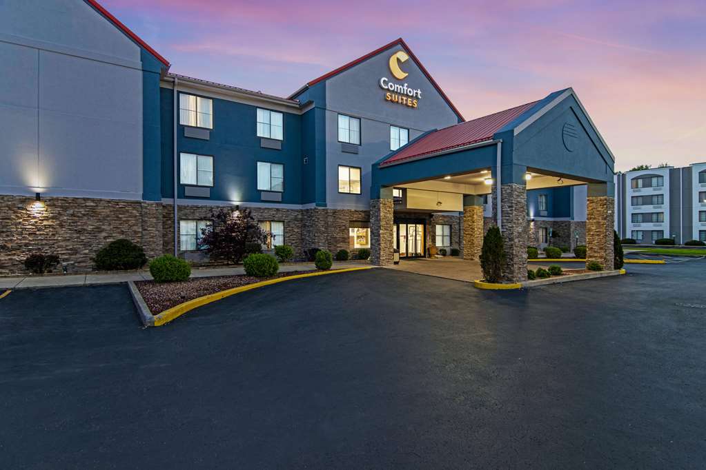 Comfort Suites near I 80 and I 94 - photo 5