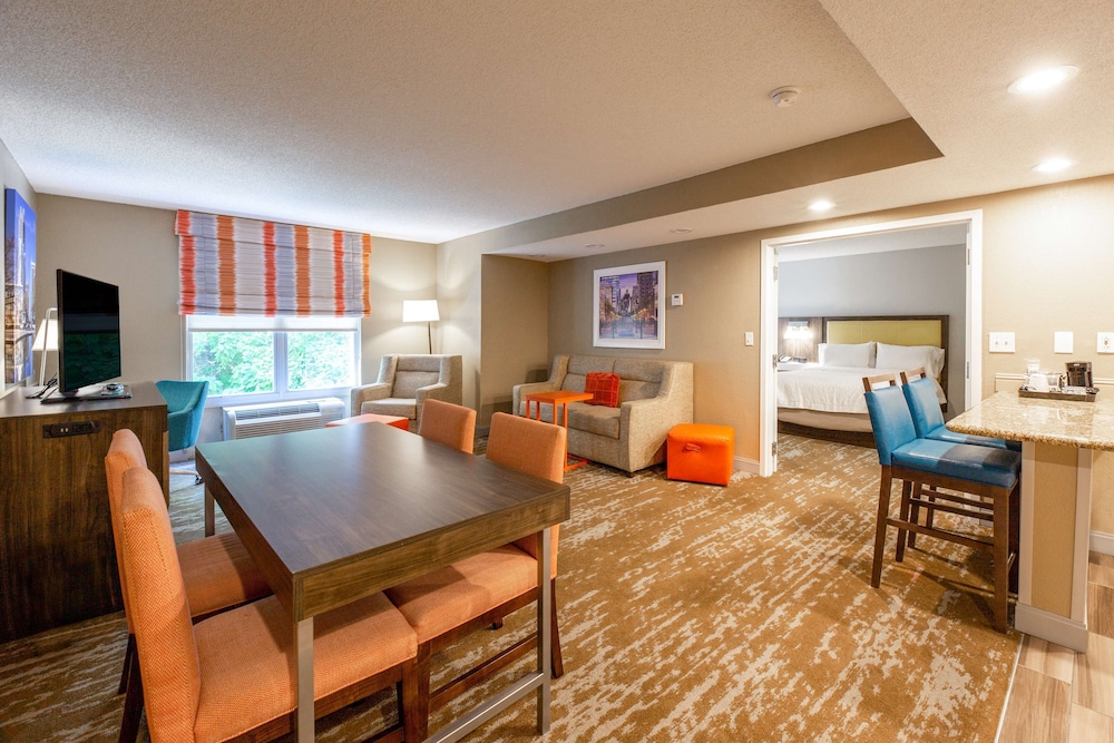 Hampton Inn & Suites Raleigh Cary Lenovo Center - photo 20