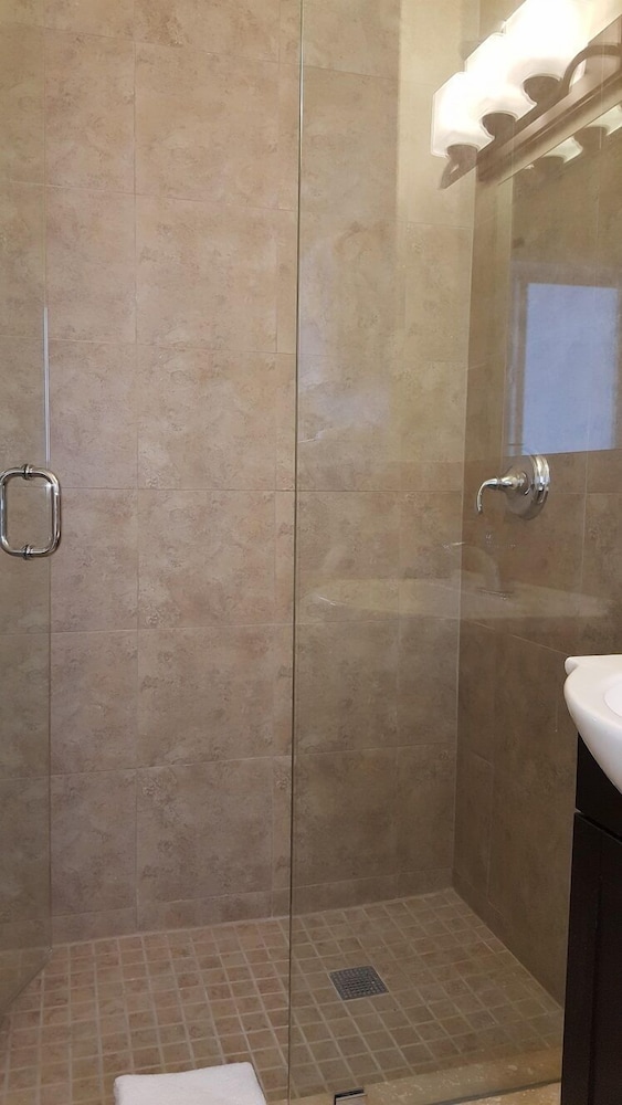 Le Cabanon Motel - photo 52