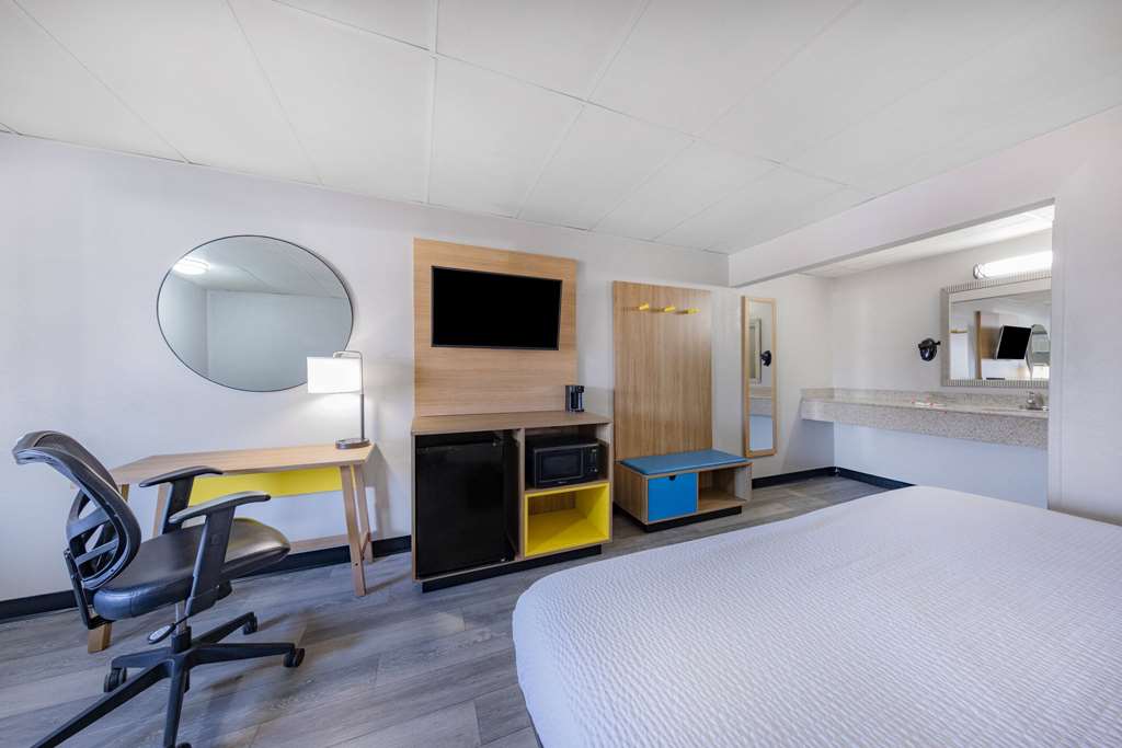 Days Inn by Wyndham Fredericksburg North - photo 33