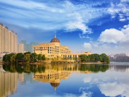 Island International Hotel in Huanggang, People's Republic of China