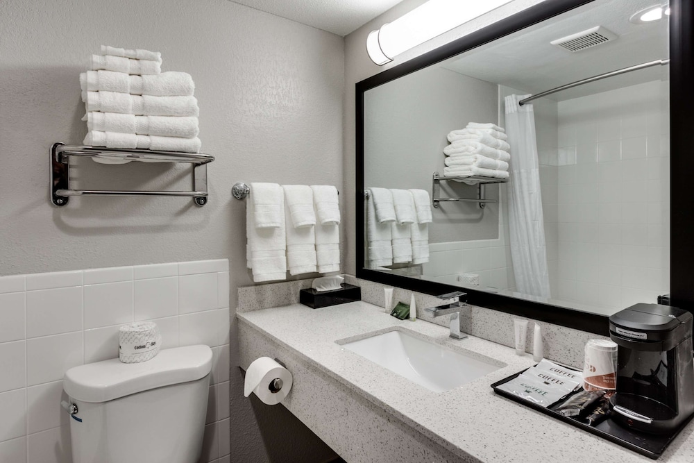 Days Inn & Suites by Wyndham Spokane - photo 23