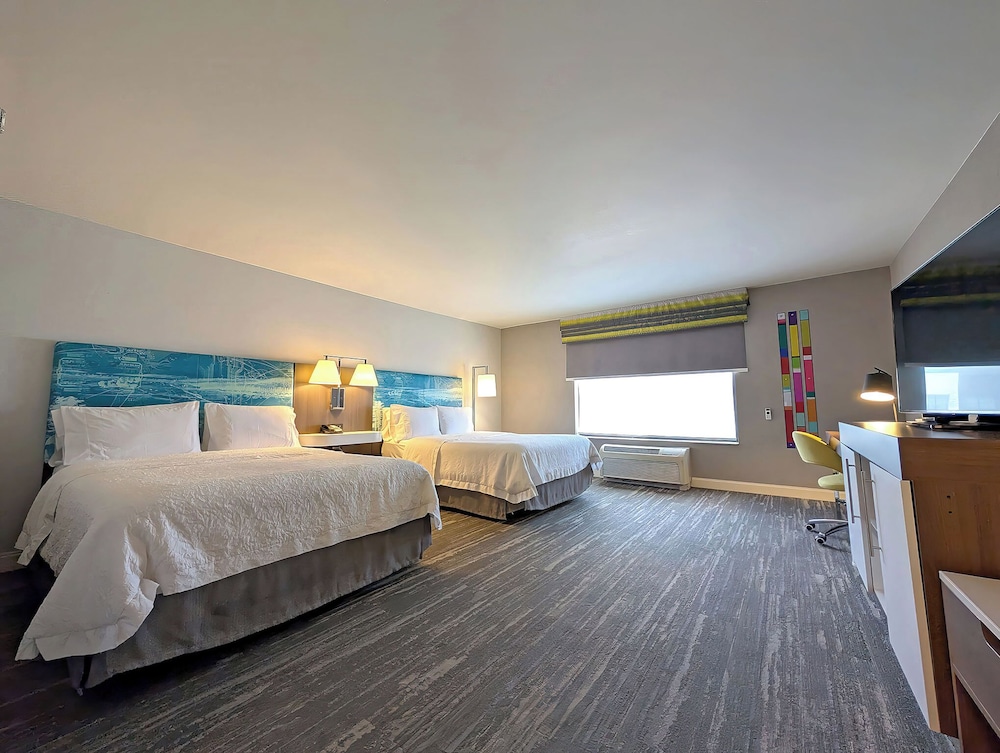 Hampton Inn & Suites Tacoma - photo 17