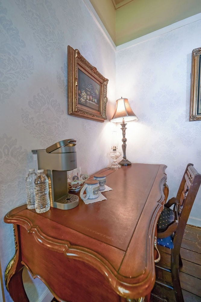 Weaverville Hotel - photo 30