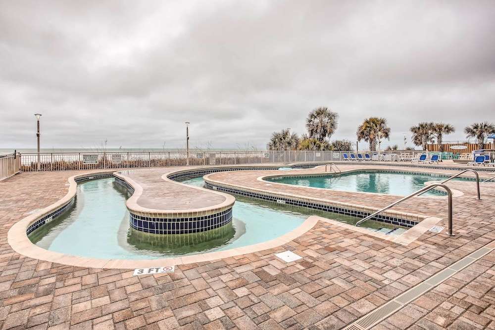 Oceanfront Resort Condo in North Myrtle Beach — 4-Star Luxury Hotel in Myrtle Beach, United States