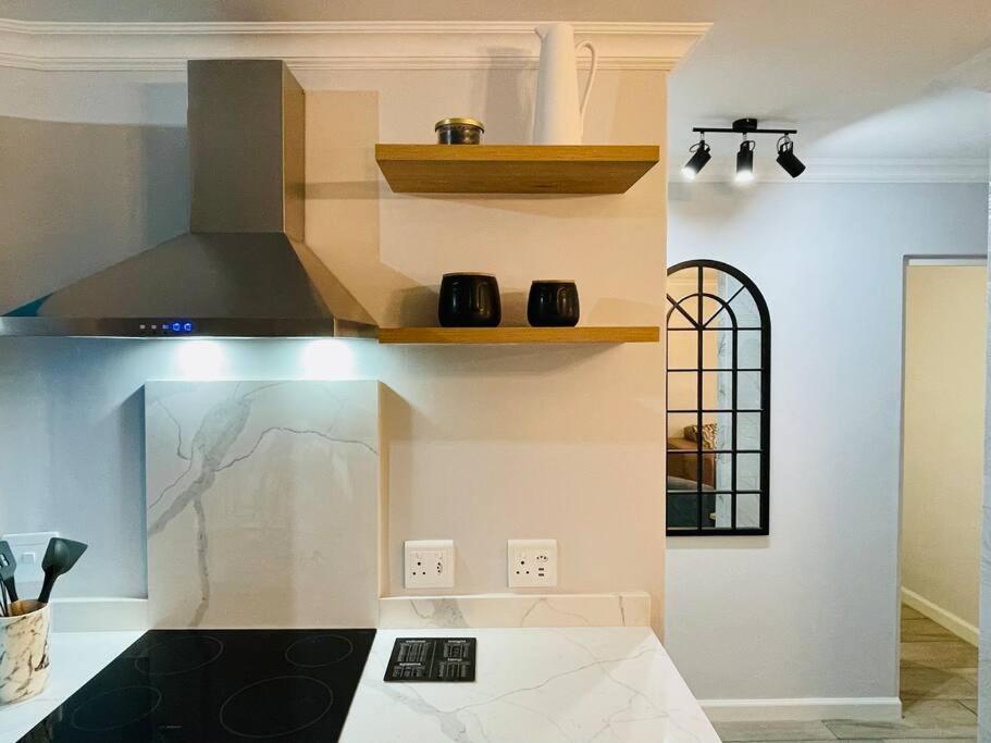Luxurious 2 bedroom beach apartment with a view