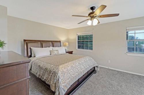 cozy house Saginaw TX 3BR 2BA Sleeps 10 just 12 minutes downtown fort worth — 4-Star Luxury Hotel in Saginaw, United States