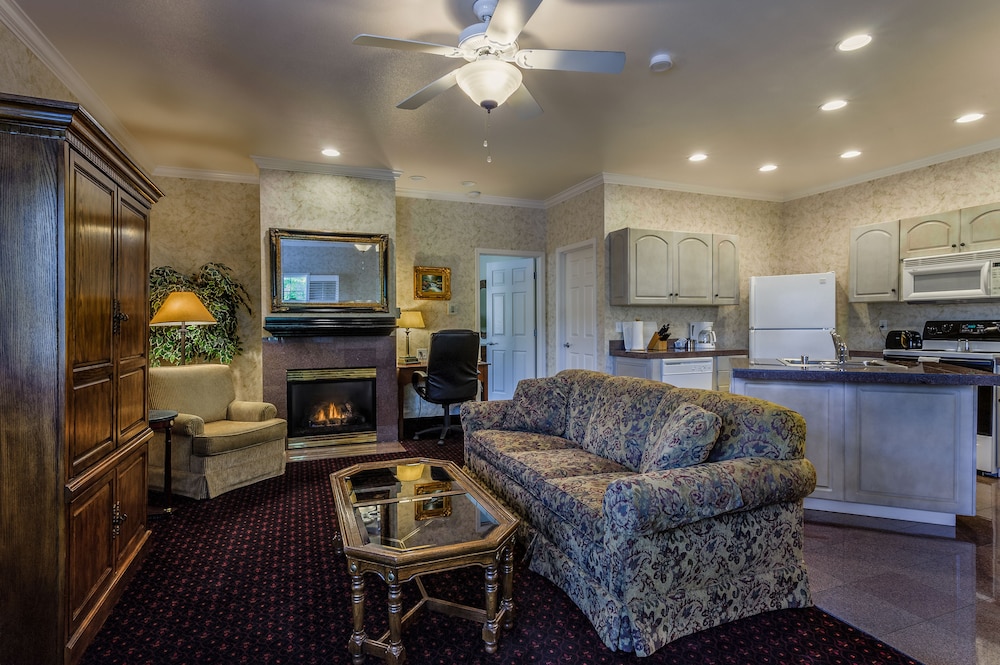 Grass Valley Courtyard Suites - photo 18