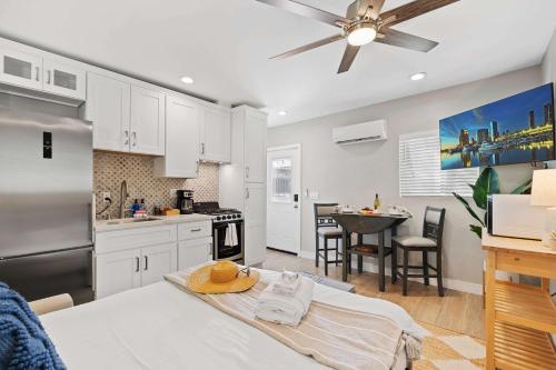 Endless Summer Beach Studio Beach AC Shops in San Diego, United States