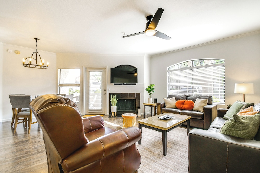 3 Mi to Tpc: Chic Condo w Pool Access & Grills — 4-Star Luxury Hotel in Scottsdale, United States