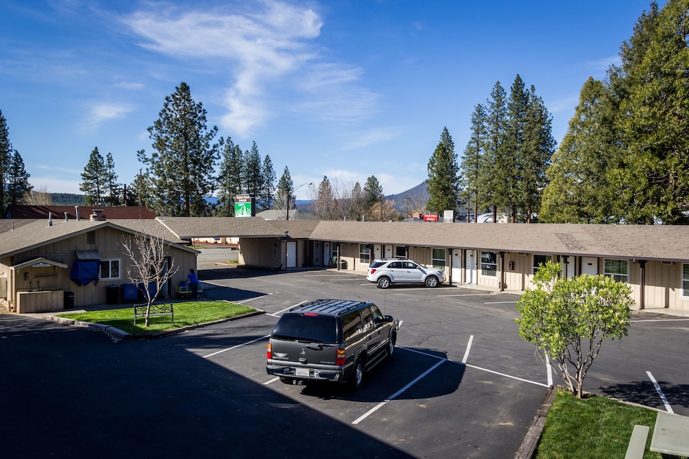 Charm Motel & Suites - photo 64